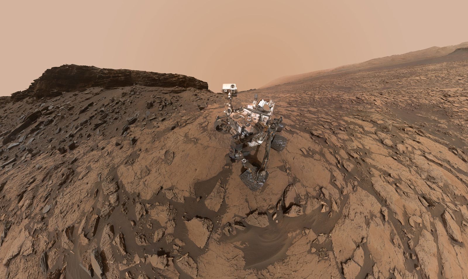 Hình ảnh tàu thám hiểm chụp ảnh trên sao Hỏa
