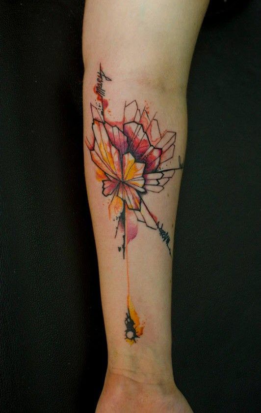 Hình xăm cành hoa ở cánh tay nữ đẹp nhất