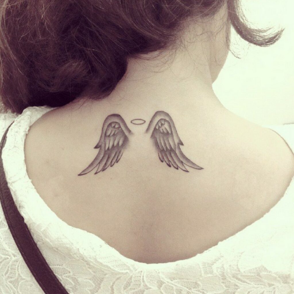 Hình xăm đôi cánh thiên thần đẹp trên lưng