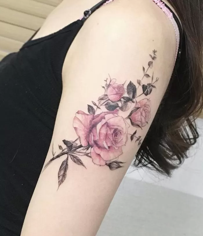 Hình xăm hoa hồng ở cánh tay nữ tuyệt đẹp