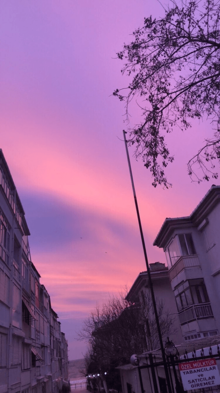 Hình bầu trời màu hồng tím lãng mạn