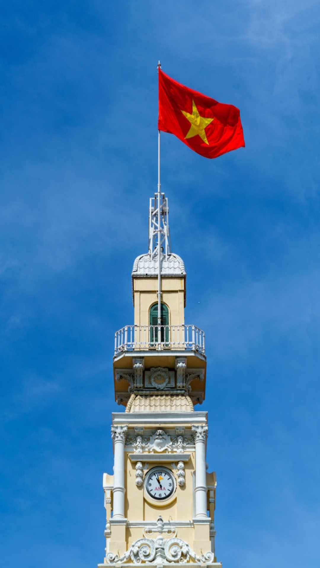 Hình nền cờ Việt Nam và bầu trời