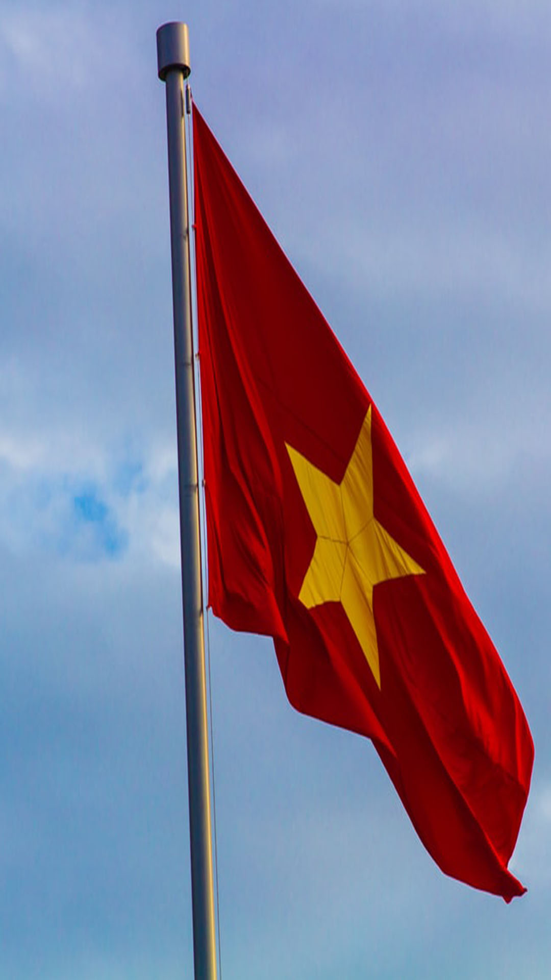 Hình nền điện thoại Quốc kỳ Việt Nam tung bay