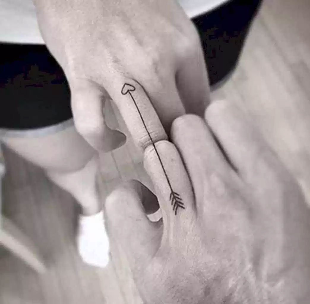 Hình xăm cặp đôi trên ngón tay