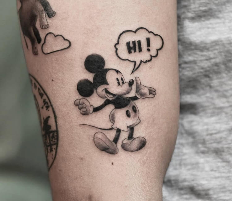 Hình xăm chuột Mickey chào