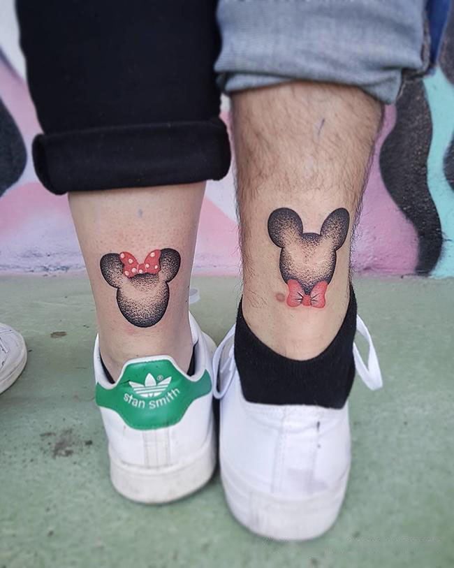 Hình xăm chuột Mickey đôi
