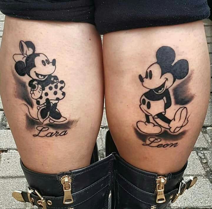 Hình xăm chuột Mickey ở chân