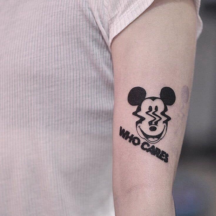 Hình xăm chuột Mickey ở tay