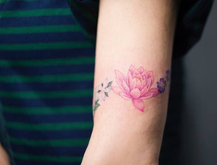 Hình xăm hoa sen Ý nghĩa Tattoo hoa sen đẹp nhất  ALONGWALKER