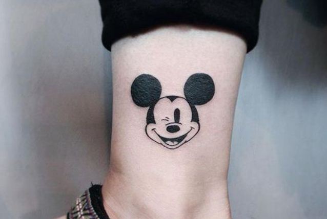 Hình xăm logo chuột Mickey