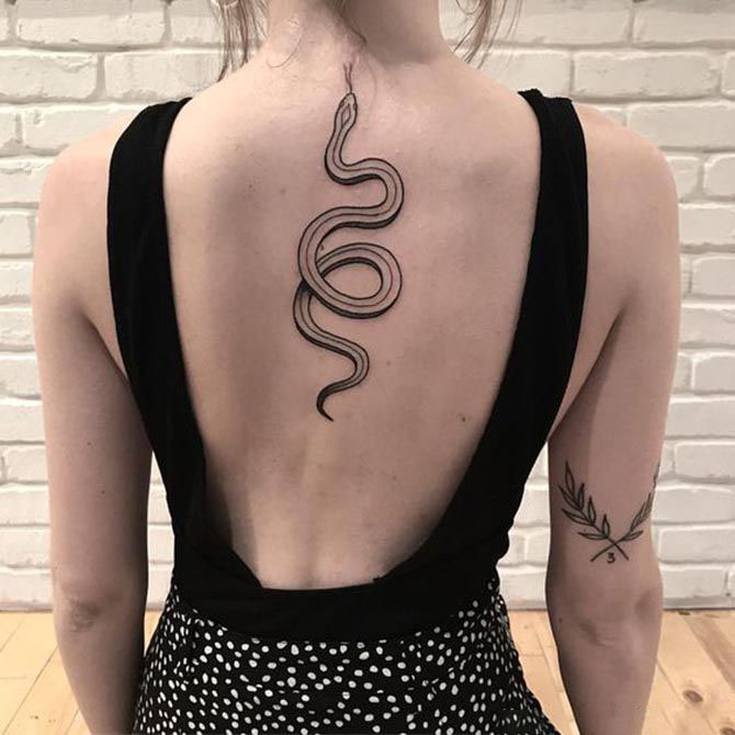 Hὶnh xǎm rắn sau lưng