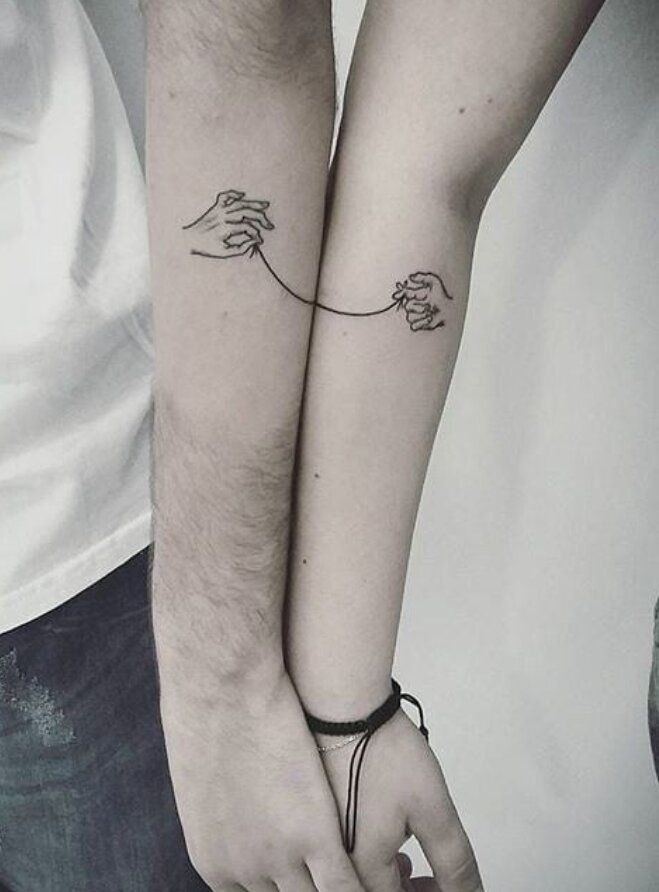 Hình xăm trên cánh tay của cặp đôi