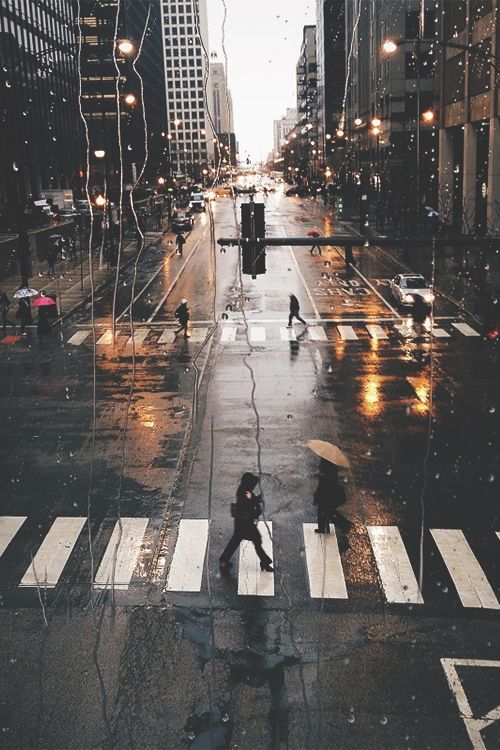 Hình ảnh một thành phố mưa buồn