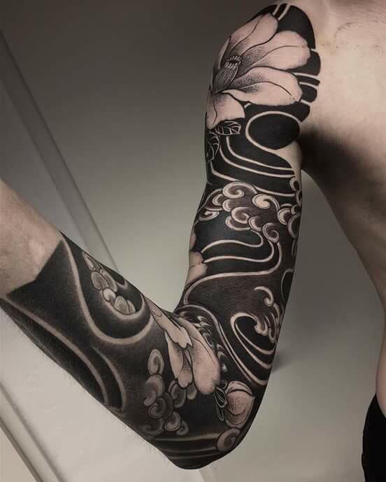 Hình Tattoo tô đen cánh tay cực chất