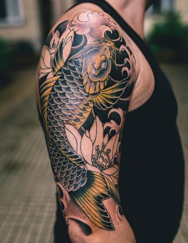 Tattoo hình xăm cá chép ở ngực