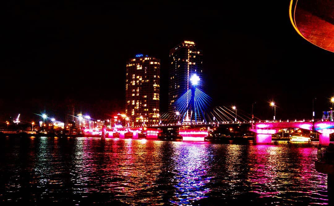 Ảnh đêm tại cầu sông Hàn Đà Nẵng