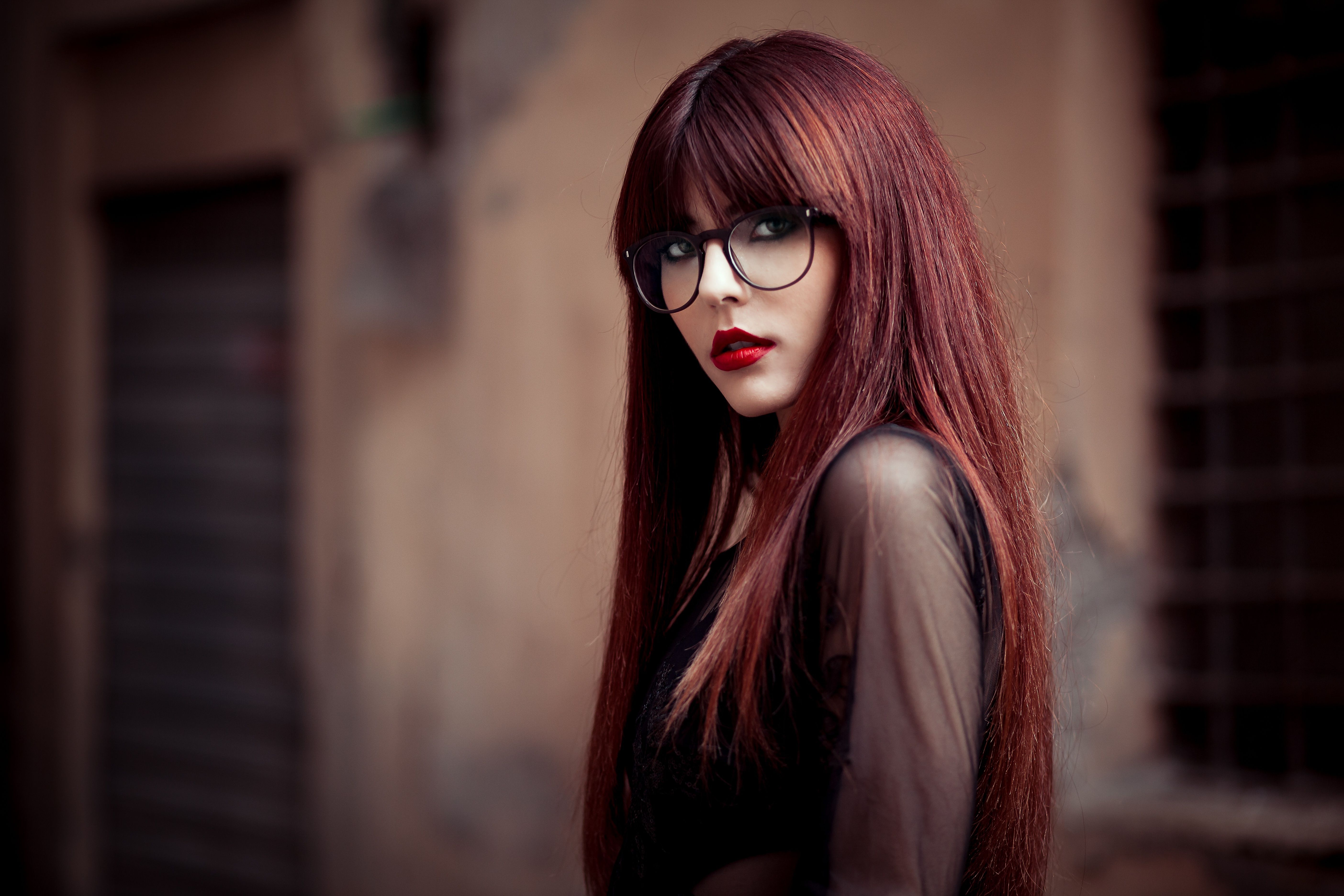 Hình ảnh gái xinh tóc dài đeo kính che mặt 6K